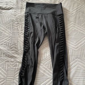 Cropped black/mesh cropped Lululemon leggings!